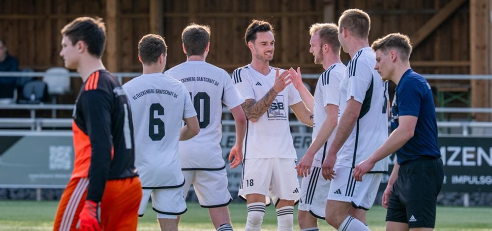 FC Fleckenberg/Grafschaft 04 feiert gegen Berge/Calle/Wallen den ersten Sieg