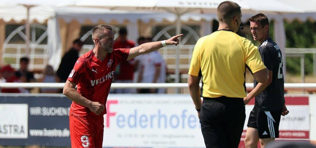 Lukas Kessler schießt Langscheid/Enkhausen ins Finale gegen den SC Neheim